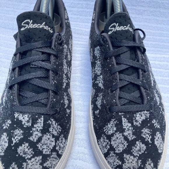 Skechers knit flower print women’s 8.5 Black w/ flowers - Picture 3 of 9